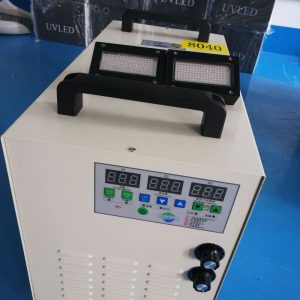 兩個燈頭_UVLED固化燈面光源,兩個燈頭并帶壓縮機(jī)制冷。