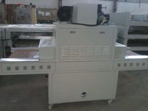 用uv固化機固化uv膠水出來的時候為什么會出現氣泡在里面？